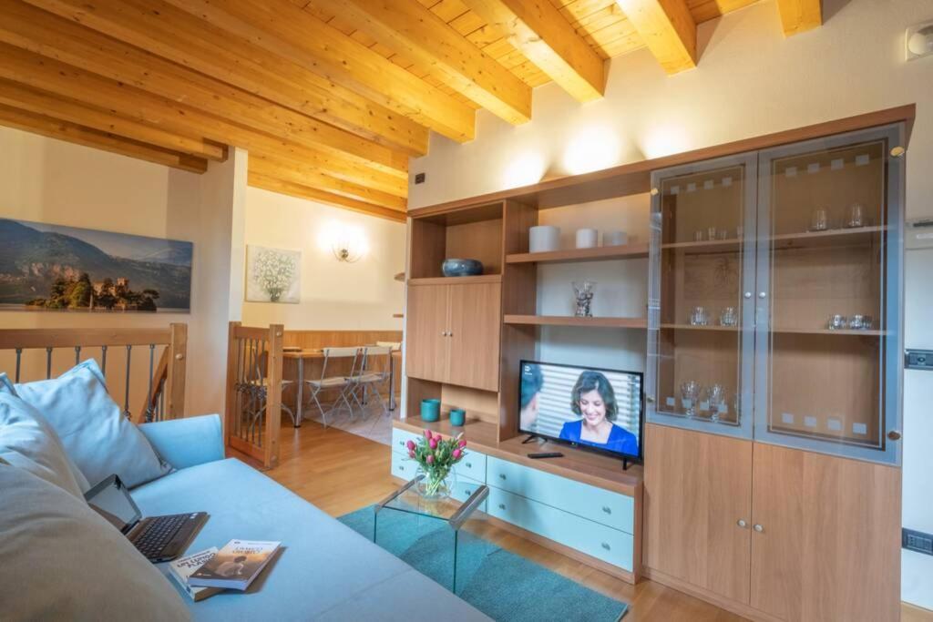 Happy Guest Apartments - Feel The Lake Riva di Solto Bagian luar foto
