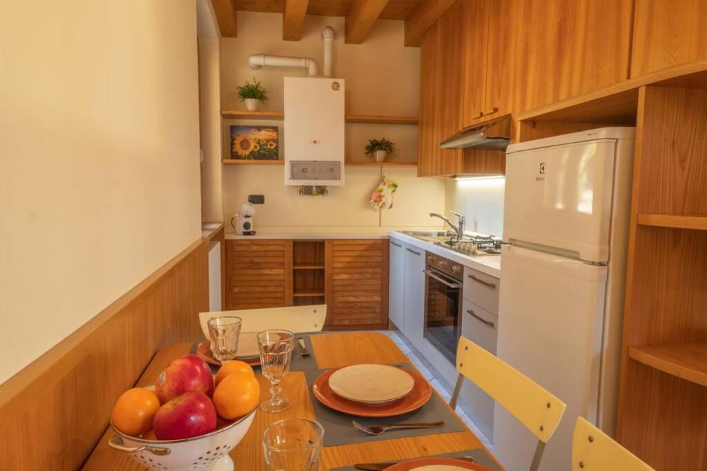 Happy Guest Apartments - Feel The Lake Riva di Solto Bagian luar foto